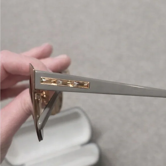 Vera Wang Kalea YG Gold Gray Cat Eye Sunglasses w/ Case - Picture 2 of 5